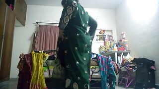 ஷவரில் ஒரு அழகி