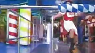 படுக்கையில் விளையாடு ...